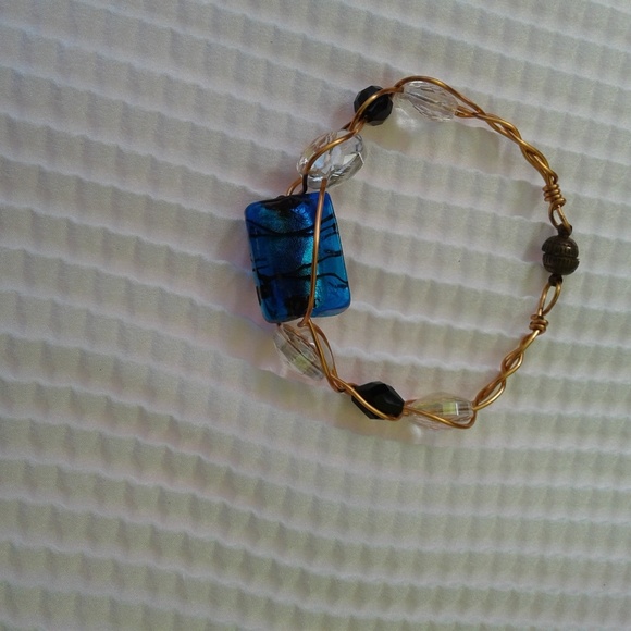 Copper wrap bracelet -revolving blue glass center. - Picture 6 of 8